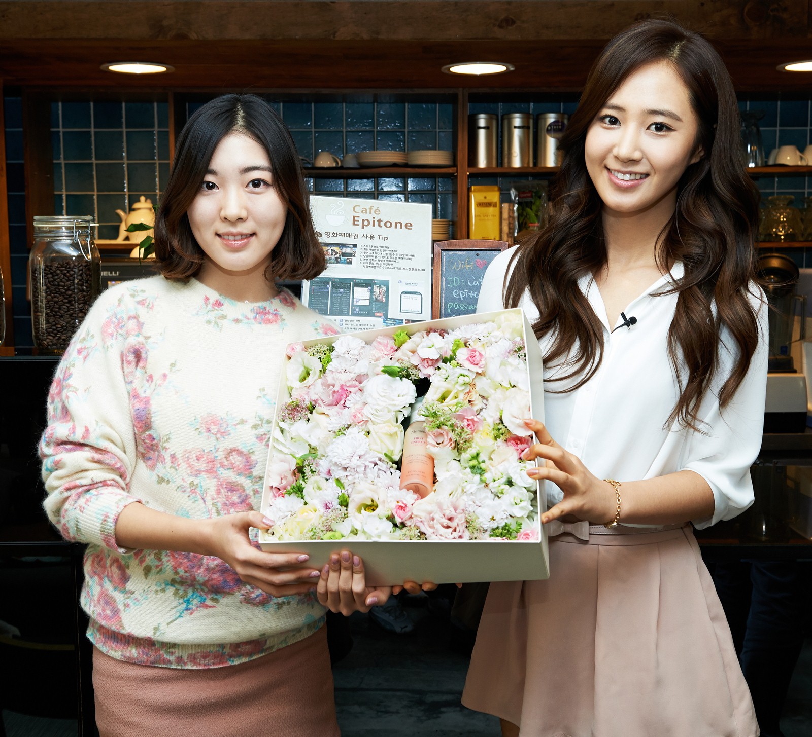 [PIC][07-11-2012]Yuri xuất hiện tại sự kiện "Mamonde Flower Delivery" vào chiều nay 011FD948509AFEB417B73E