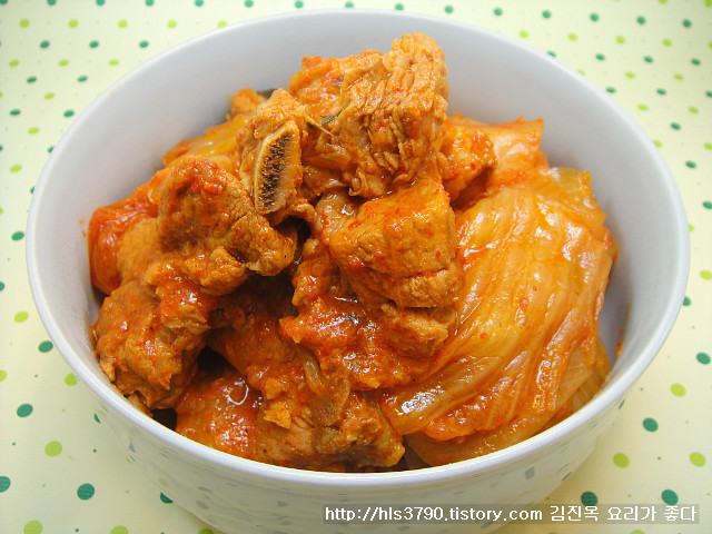 환절기 입맛을 확 잡아줄 밥도둑 김치돼지갈비찜 *^^*