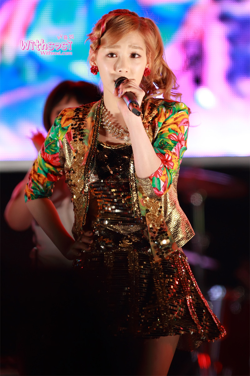 [PICS][28/5/2012] TaeTiSeo biểu diễn tại "Korea Uni Festival"  1210674C4FC350392CDEE9