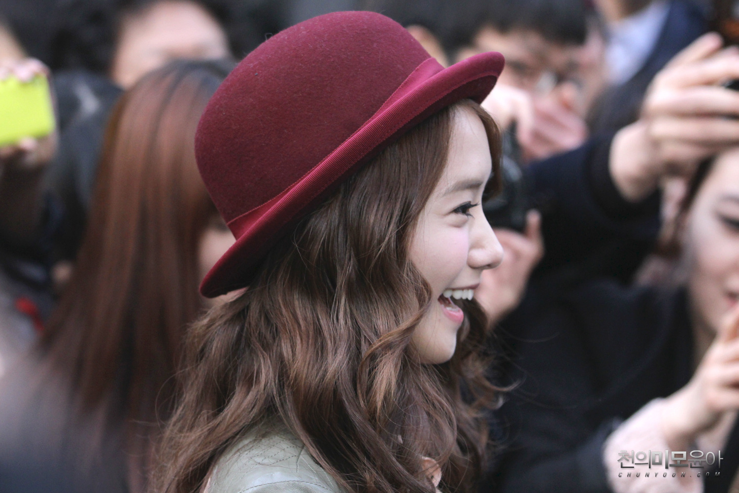 [OTHER][31-12-2011]YoonA tại trường quay của bộ phim " Love Rain " - Page 21 1501EE4A4F7F285A233CE3