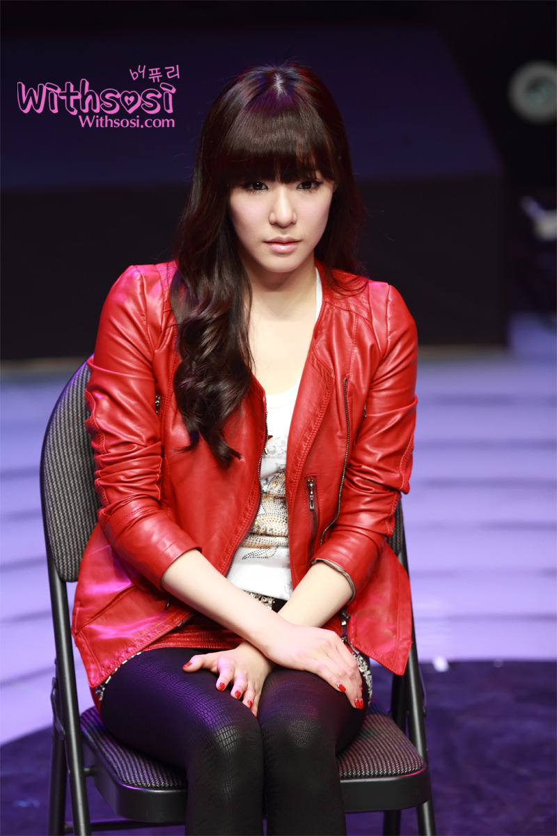 [PIC][23-01-2012]HÌNH ẢNH CỦA TIFFANY TRONG VỞ "FAME"  - Page 2 161882434EBA811344E413