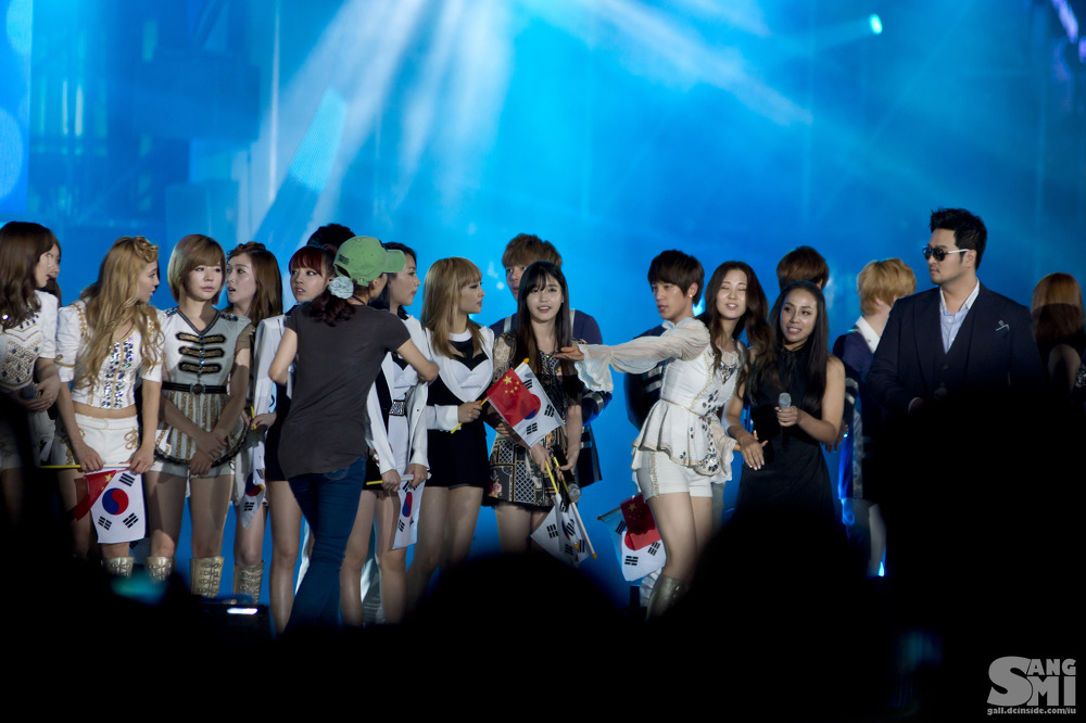 [PIC][25-08-2012]Hình ảnh mới nhất từ Concert "14th Korea-China Music Festival in Yeosu" của SNSD - Page 4 171508465039BE7B2E158D