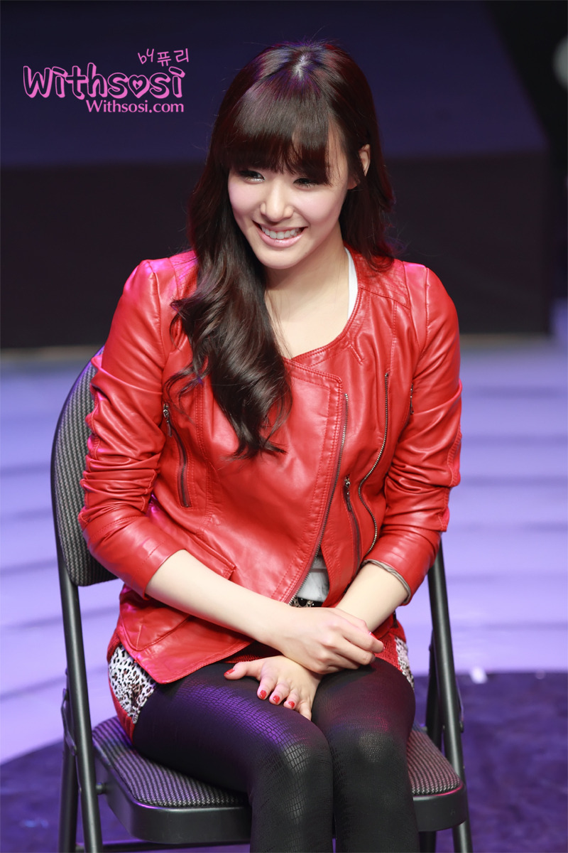 [PIC][23-01-2012]HÌNH ẢNH CỦA TIFFANY TRONG VỞ "FAME"  - Page 2 201882434EBA80FA350614