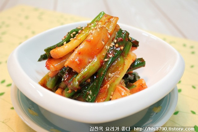 2천원으로 새콤달콤~ 없던 입맛까지 살아나는 풋마늘무침 *^^*