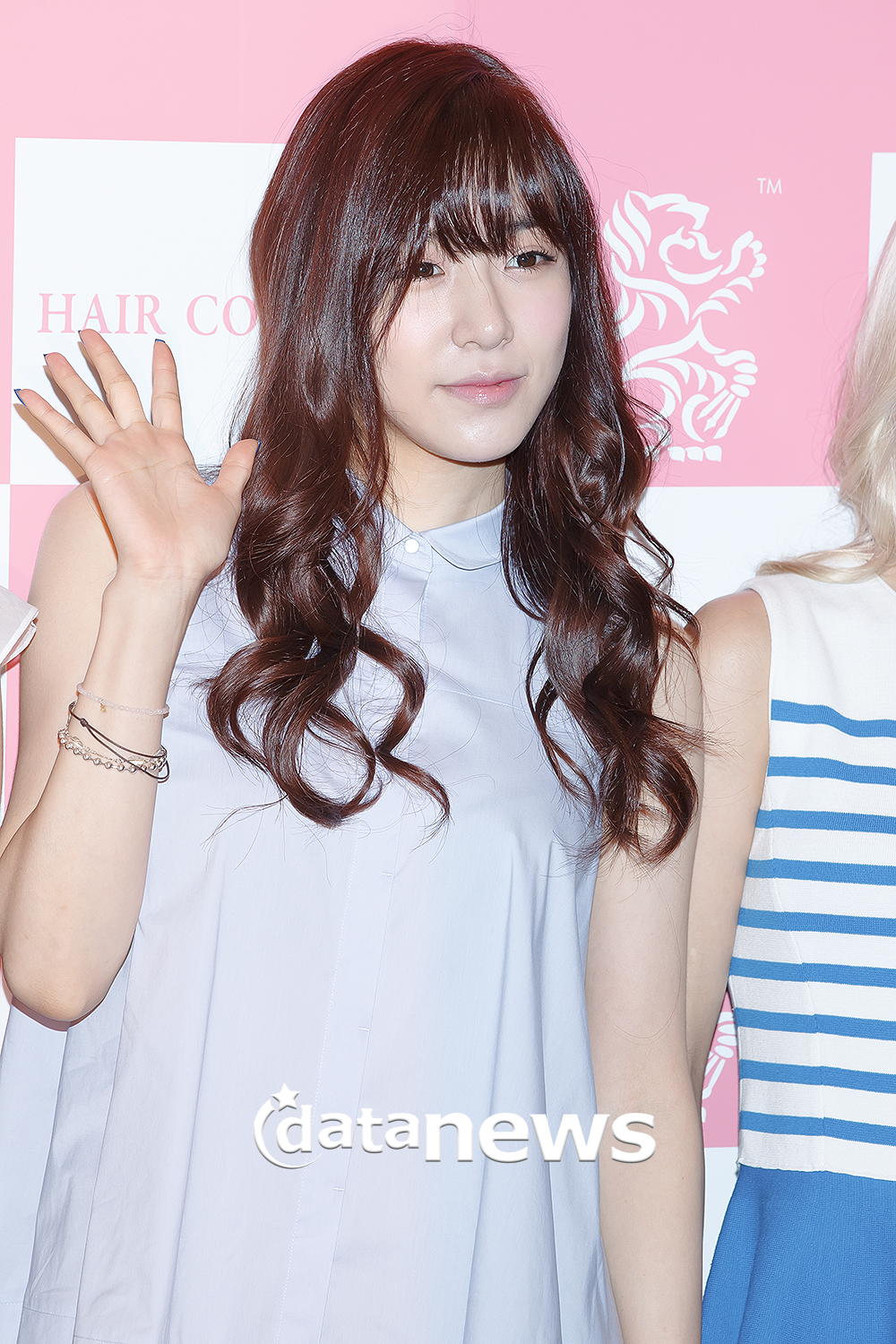 [PIC][26-07-2013]Tiffany - TaeYoen - SeoHyun và HyoYeon xuất hiện tại buổi fansign cho "Hair Couture" vào chiều nay 212F5D3D51F66FBA1EC65B