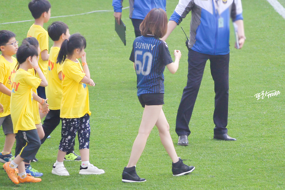 [PIC][22-05-2016]Sunny tham dự sự kiện "Shinhan Bank Vietnam & Korea Festival"  tại SVĐ Incheon Football Stadium vào hôm nay 2160E036577CEA2923B2E0