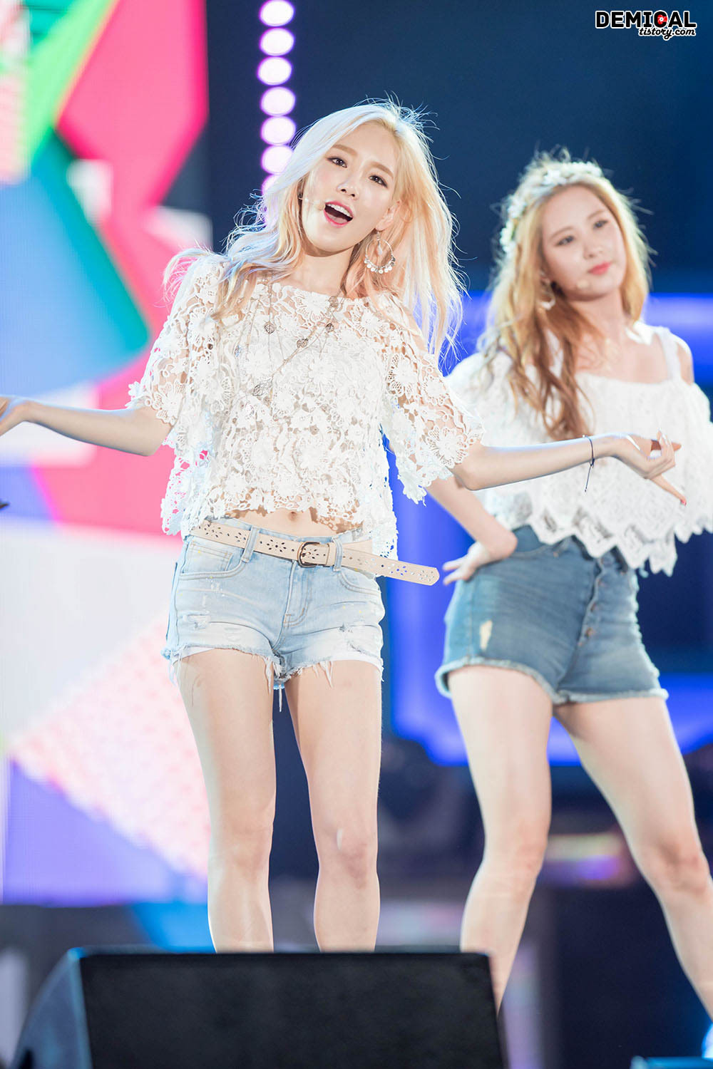 [PIC][27-07-2015]SNSD tham dự "MBC Music Core Summer Festival" tại Ulsan vào tối nay - Page 2 2179EA3555BD0AE01770B1