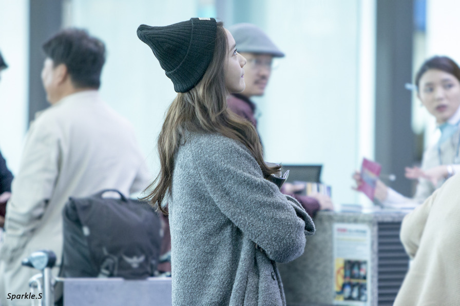 [PIC][31-10-2015]YoonA khởi hành đi Đài Loan để tham dự Fansign cho thương hiệu "H:CONNECT" vào sáng nay - Page 4 22454A4A563A31021525BB