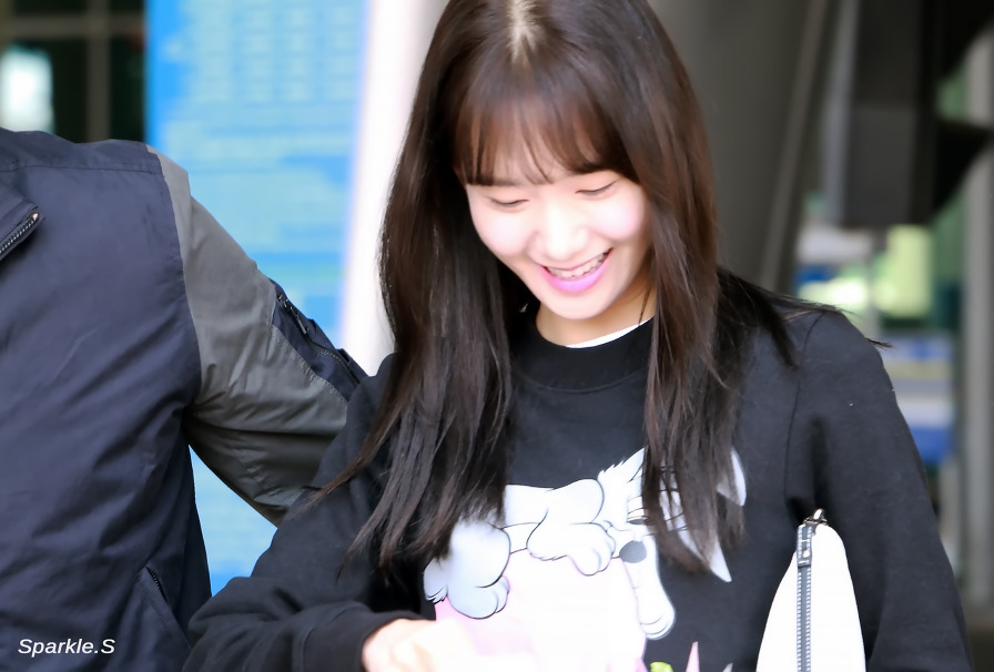 [PIC][11-04-2015]YoonA trở về Hàn Quốc vào trưa nay 25537D45554CDD0B04CA6C