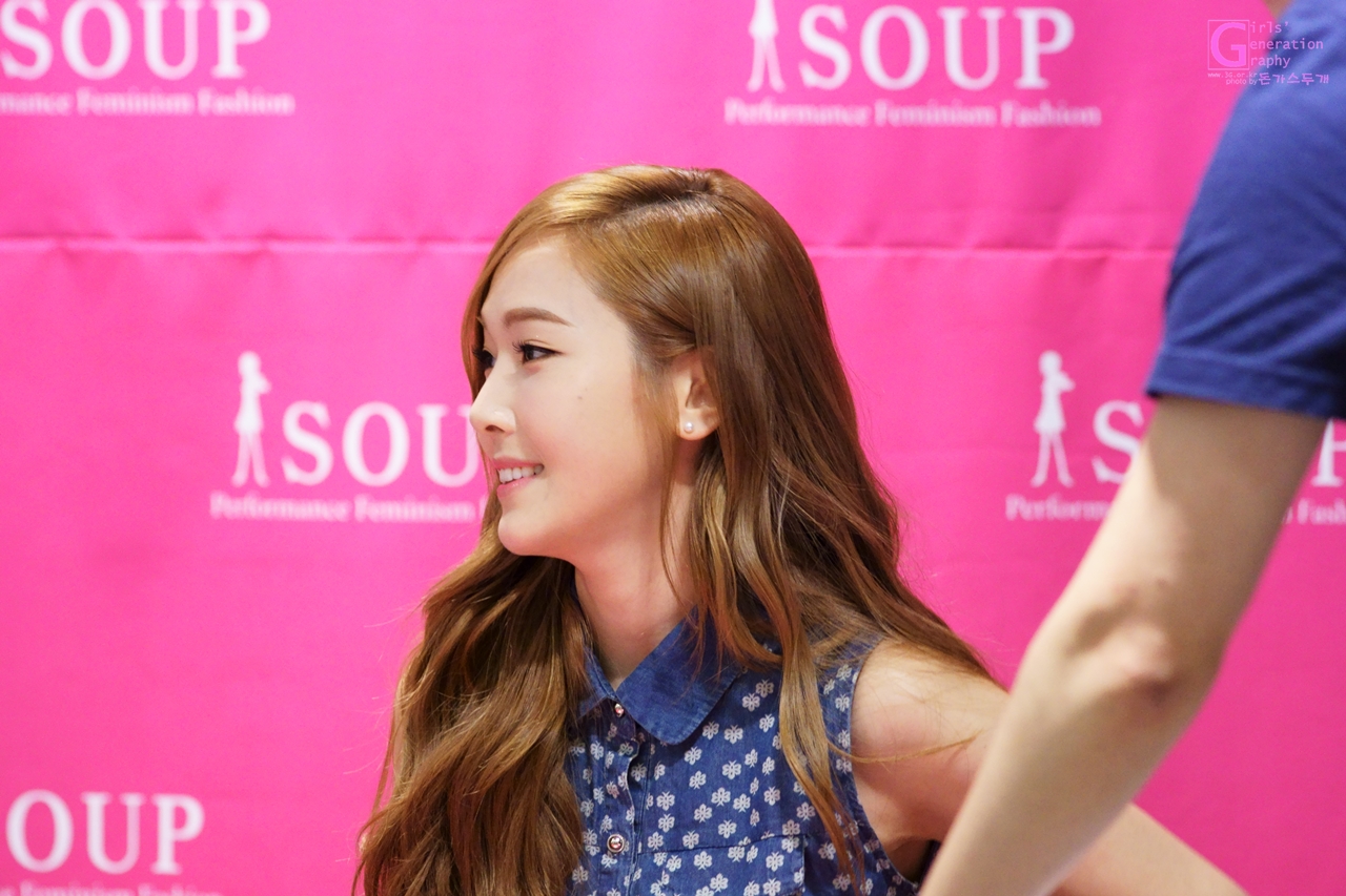 [PIC][04-04-2014]Jessica tham dự buổi fansign cho thương hiệu "SOUP" vào trưa nay - Page 3 26244738539DC15440F723