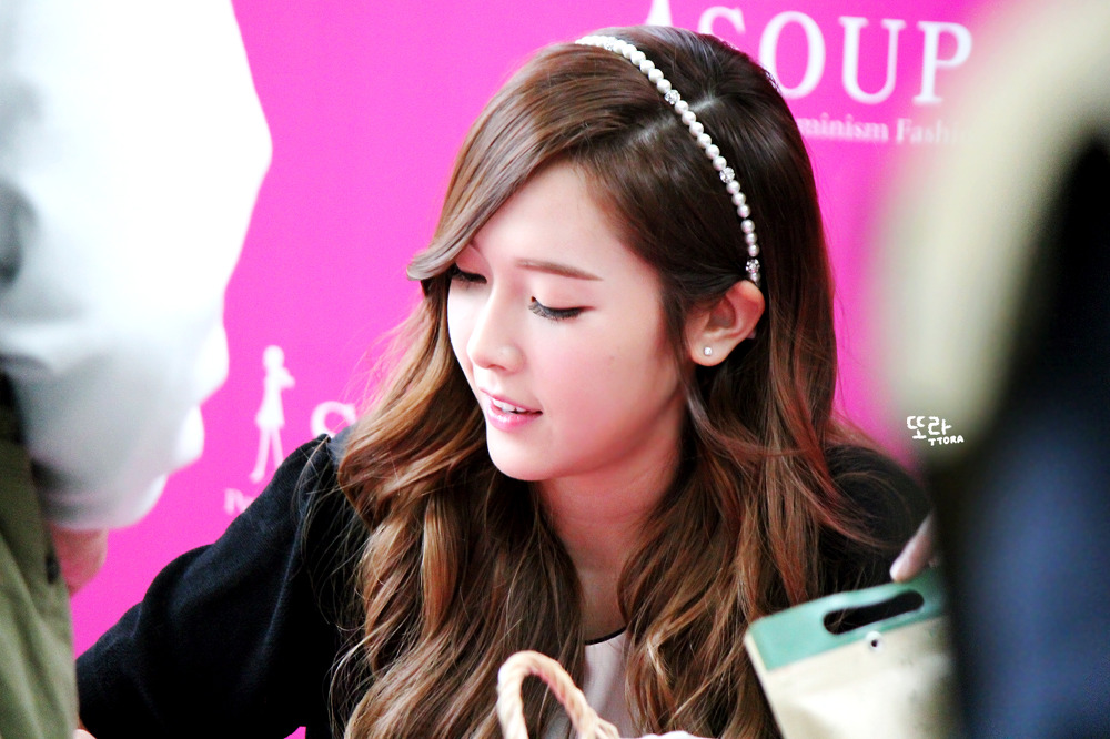 [PIC][04-04-2014]Jessica tham dự buổi fansign cho thương hiệu "SOUP" vào trưa nay 275C0D3C533F8F1902BEAB