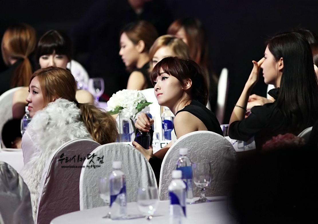 [FANTAKEN][19-1-2012] SNSD tại lễ trao giải The 21th Seoul Music Awards! 112EE43B4F1AC4FE49C7A6