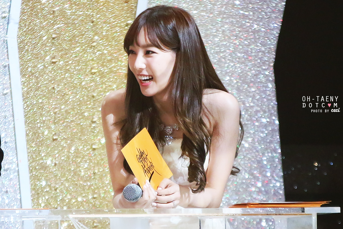 [PIC][16-01-2014]Hình ảnh từ "JTBC 28th Golden Disk Award" của MC TaeYeon và Tiffany vào tối nay + SNSD giành chiến thắng với 2 giải thưởng - Page 3 224DD34852DD04CC2EA8ED