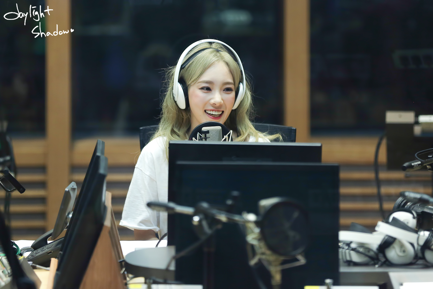[OTHER][06-02-2015]Hình ảnh mới nhất từ DJ Sunny tại Radio MBC FM4U - "FM Date" - Page 32 2431A53F56A0B32010C3A6
