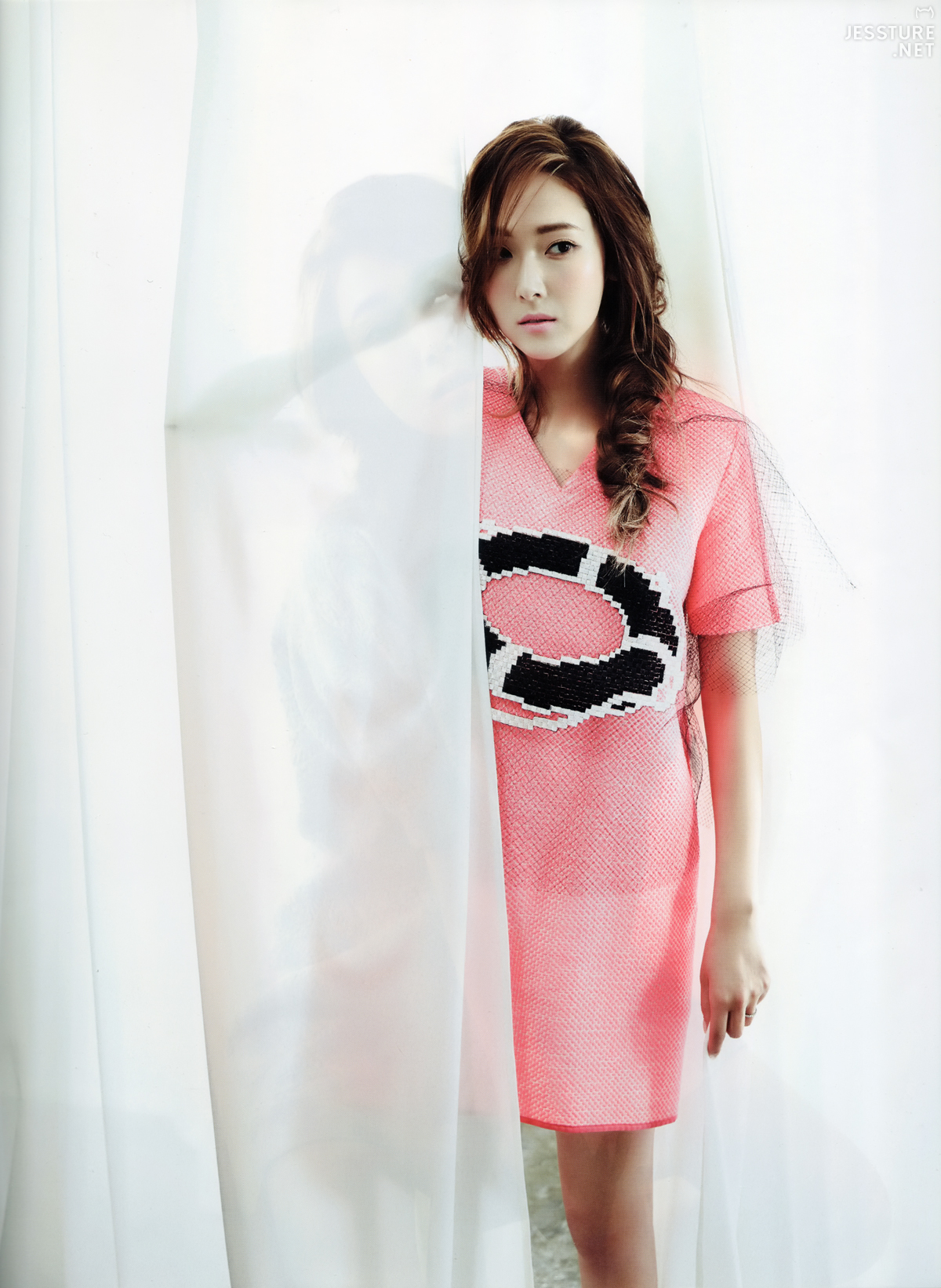 Jessica - Harper Bazaar (Edición Mayo 2014) 246D453653550CF518392E