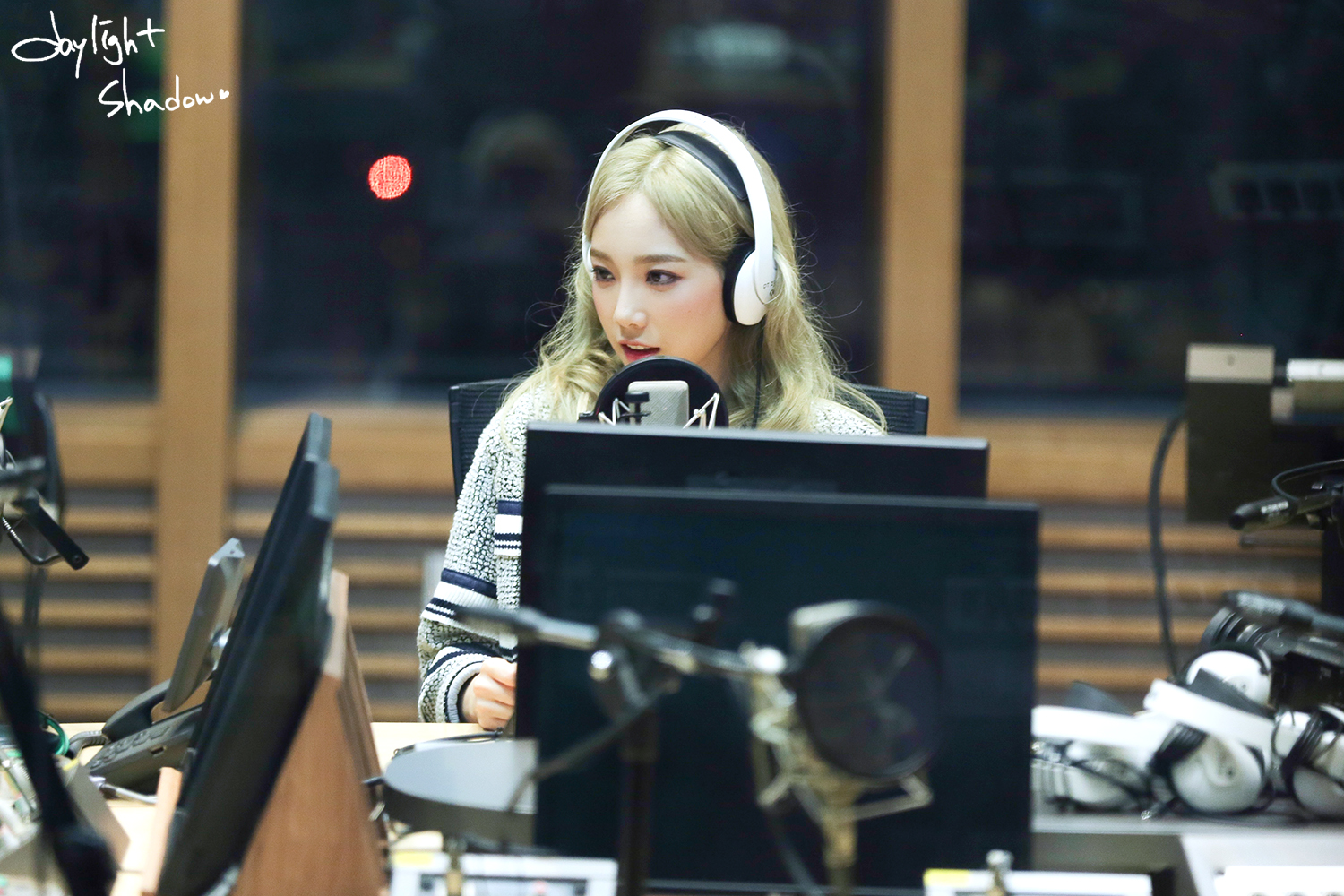 [OTHER][06-02-2015]Hình ảnh mới nhất từ DJ Sunny tại Radio MBC FM4U - "FM Date" - Page 32 254C403F56A0B2FC05B3E4