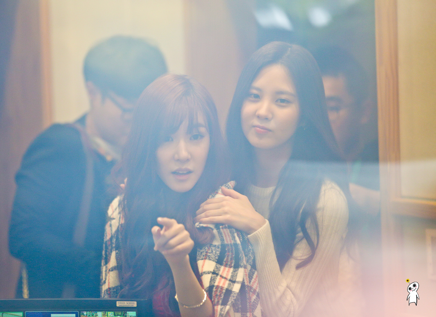 [PIC][29-10-2013]SeoHyun và Tiffany xuất hiện tại "KBS Cool FM Radio Jo JungChi & Harim 2 o'clock" vào trưa nay 2560EF3B52784665327837