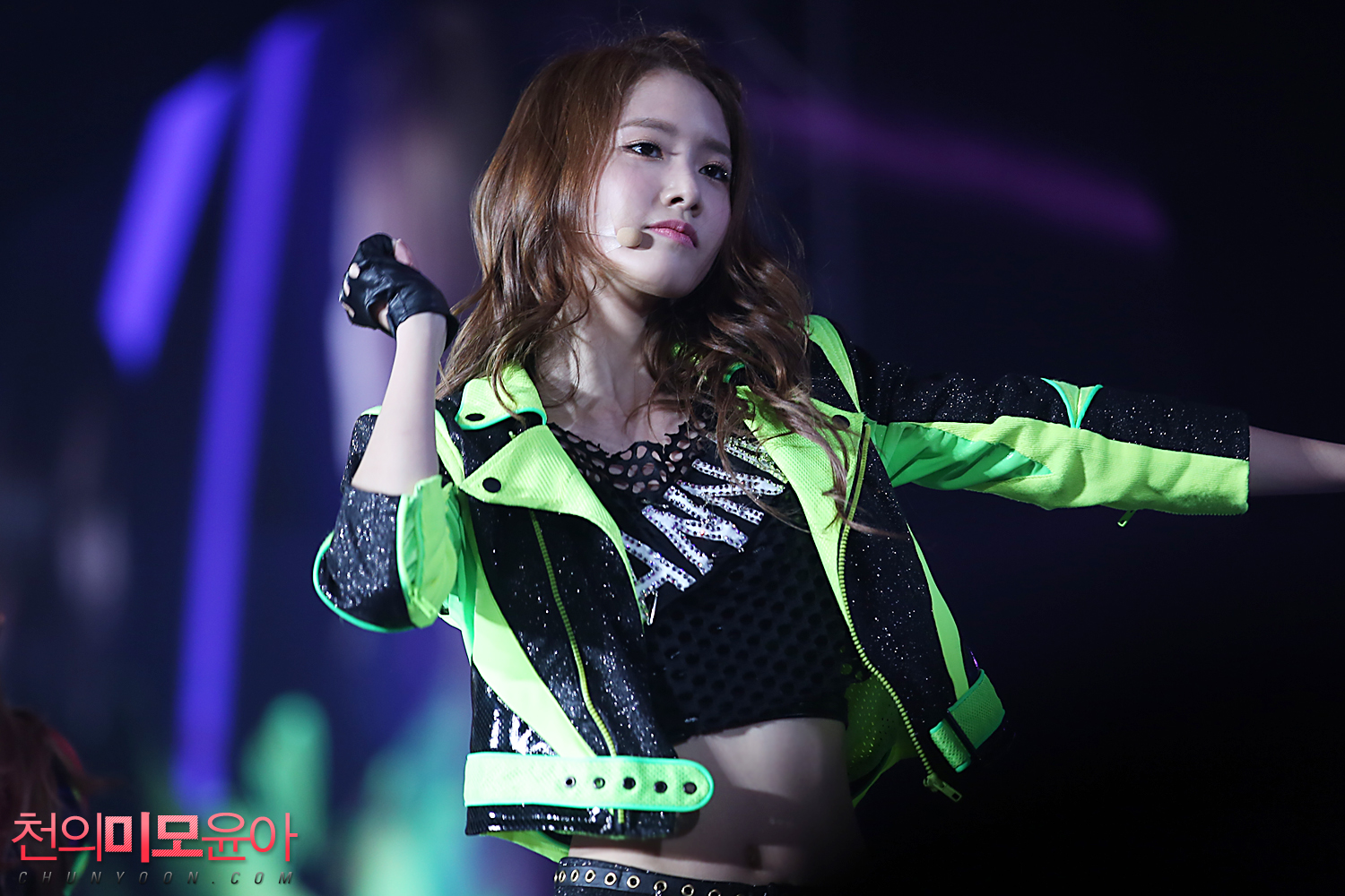 [PIC][08/09-06-2013]Hình ảnh mới nhất từ "2013 Girls' Generation's World Tour – Girls & Peace" tại Seoul, Hàn Quốc trong 2 ngày của SNSD + Selca từ hậu trường Concert của các thành viên và nhiều nghệ sĩ khác - Page 17 2654FD3952484EB9332467