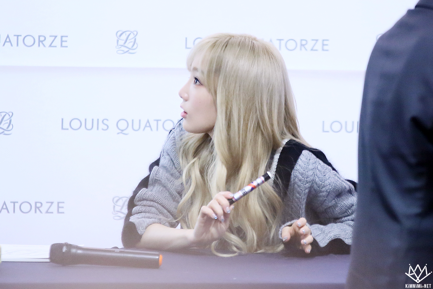 [PIC][27-11-2015]TaeTiSeo tham dự buổi Fansign cho thương hiệu "Louis Quartoze" tại Lotte Department Store Busan vào chiều nay - Page 6 27394F3956A758C5325154