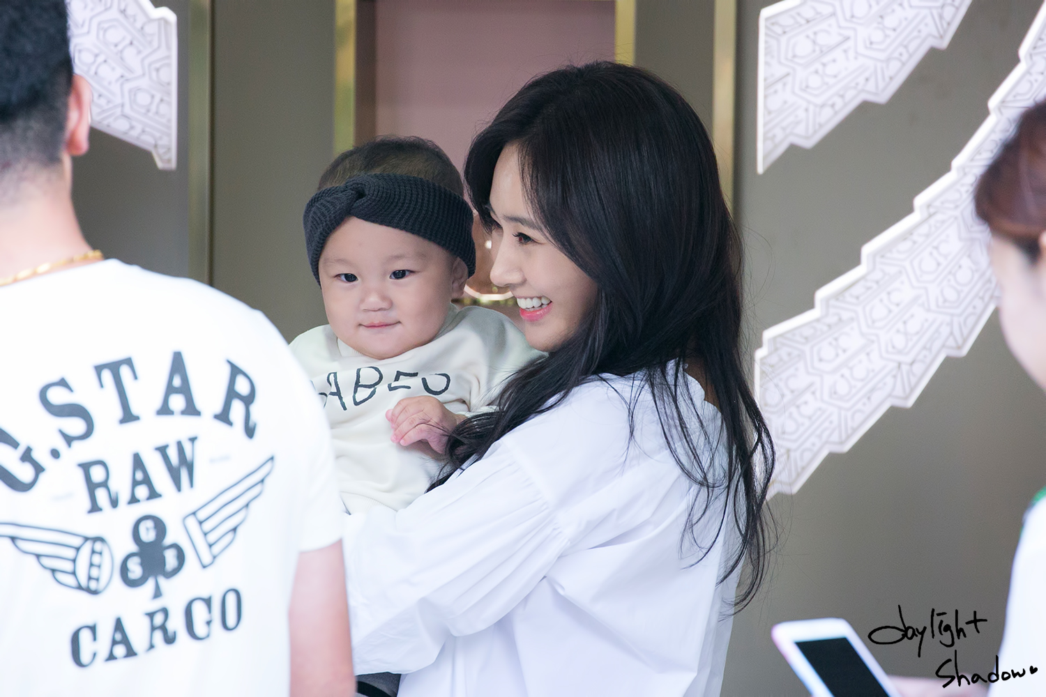 [PIC][09-10-2016]Yuri tham dự buổi Fansign thứ 2 cho thương hiệu nước hoa "BVLGARI Rose Goldea" tại Myeongdong Lotte Duty Free vào chiều nay - Page 4 2778283A5871152308A8EE